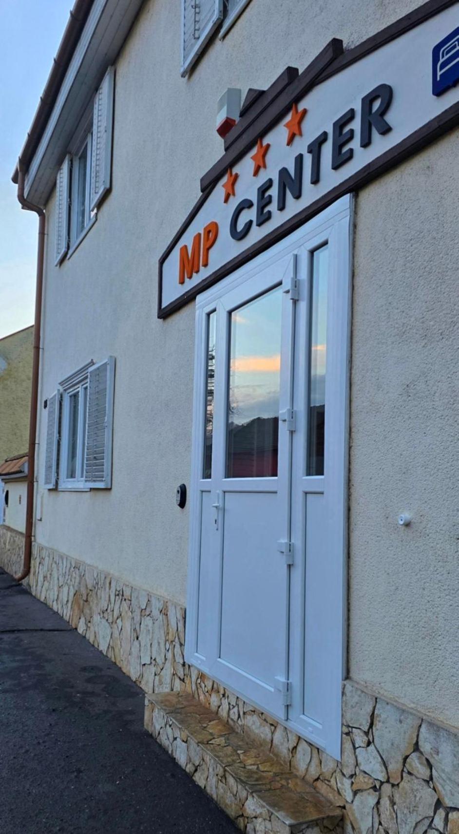 Mp Center Maganszallas Miskolc Exteriör bild